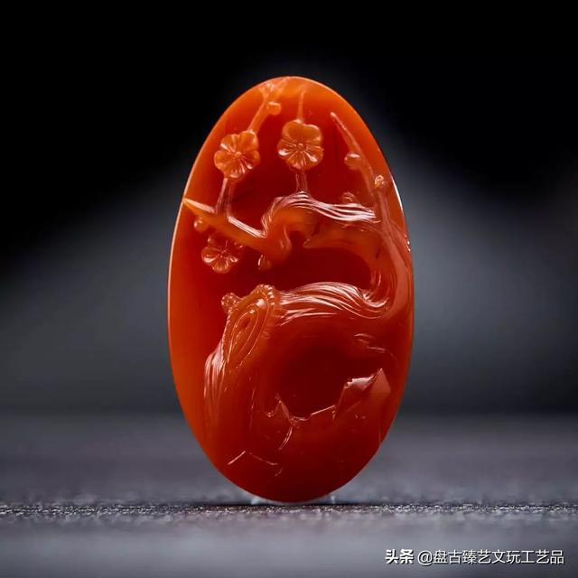 他用油保养的南红，样子很美很漂亮