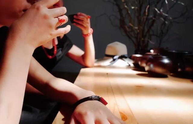 南红的双重属性：作为玉文化的南红和作为宝石学的南红