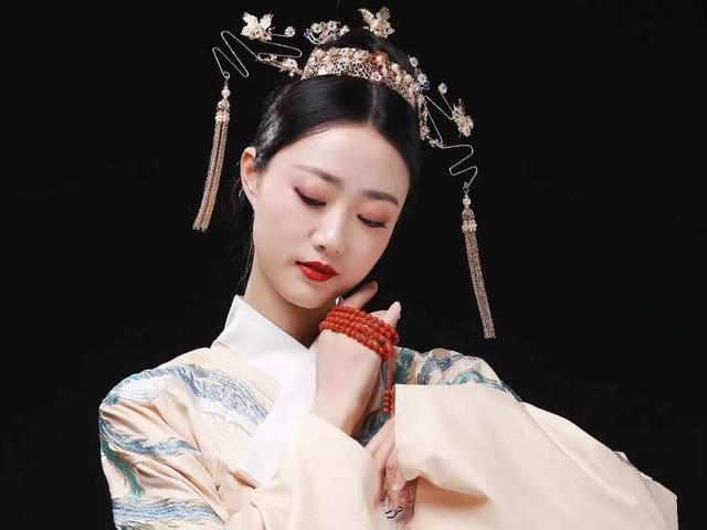 玩南红的女人那么美，你知不知道！