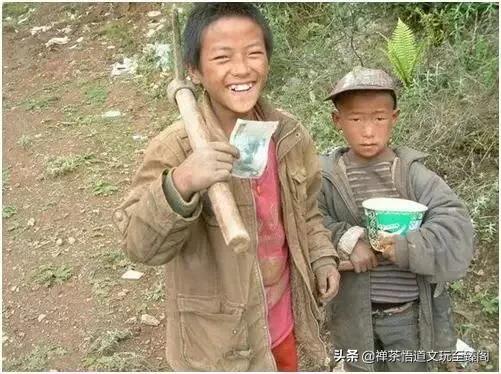 赤玉南红开采：每一个南红淘金者的背后，都有一个心酸的故事。