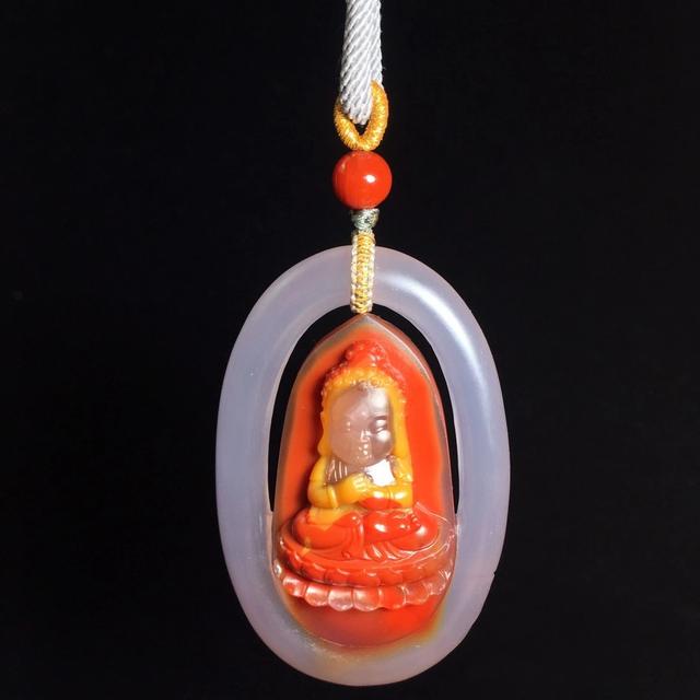 正红色的玉石真的好美，古人叫赤玉现在叫南红，到底算玛瑙还是玉