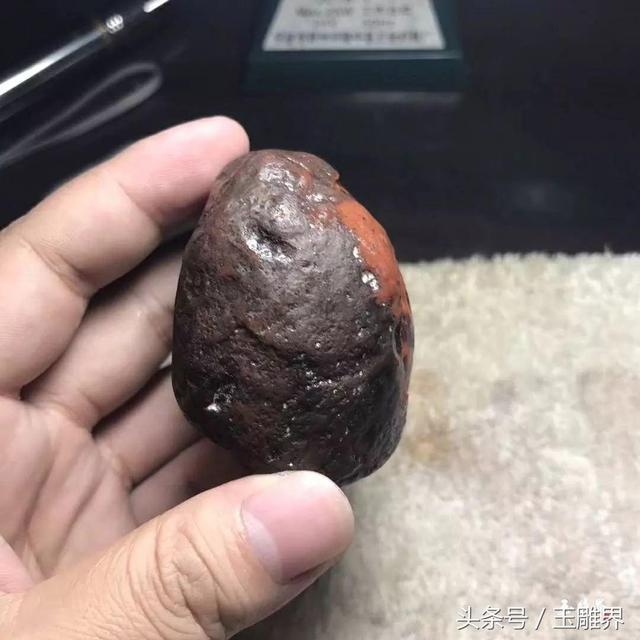 一刀穷，二刀富！这南红切开后让人大跌眼镜