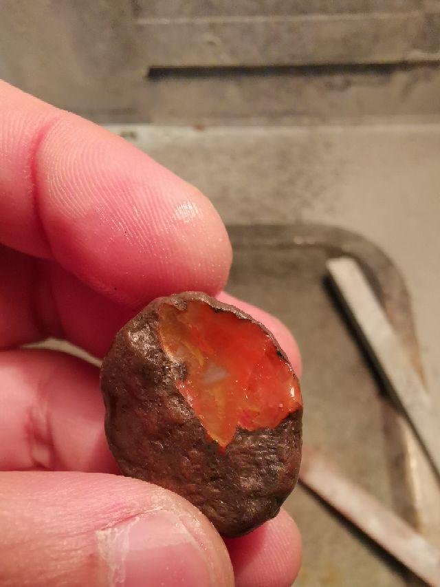 一颗飘花南红圆珠