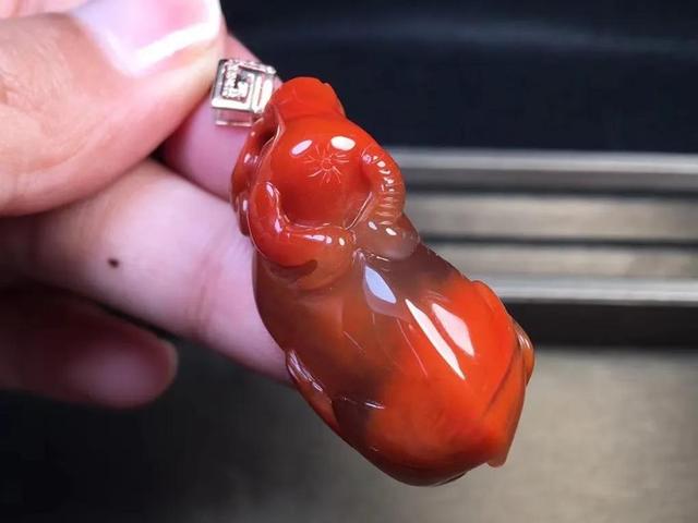 牛转乾坤的牛牛，九口料南红